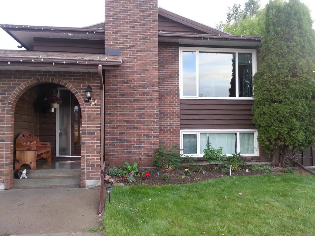 Newly Renovated Basement Suite! Lethbridge Εξωτερικό φωτογραφία
