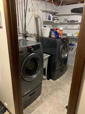 Newly Renovated Basement Suite! Lethbridge Εξωτερικό φωτογραφία